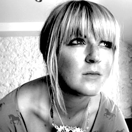 Emily Graves Photo 12