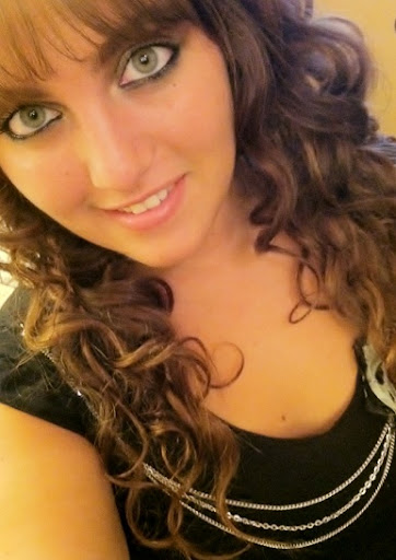 Sarah Bennett Photo 13