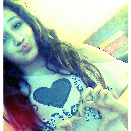 Emily Reyes Photo 20