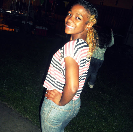 Stephanie Burrows Photo 35