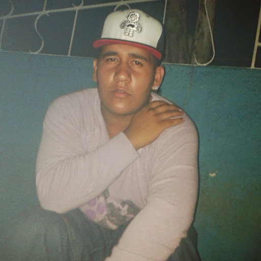 Alex Escalona Photo 10