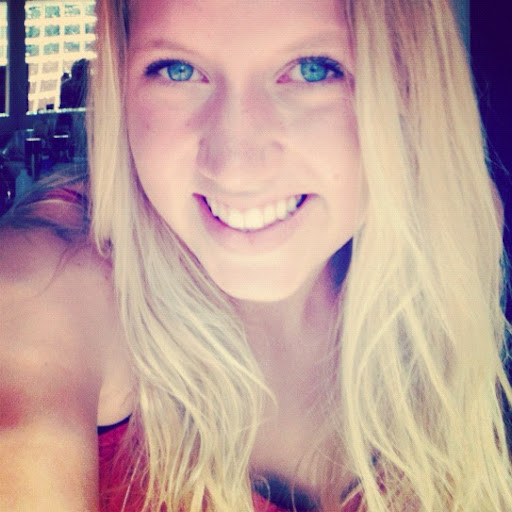 Julia Graham Photo 24