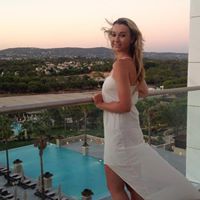 Louise Cook Photo 10