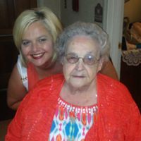 Traci Houchins Photo 4