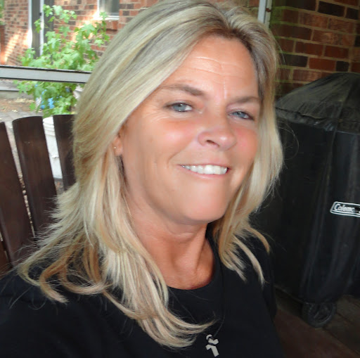 Angie Bennett Photo 33