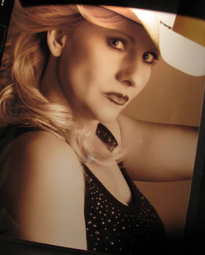 Julie Alexander Photo 9