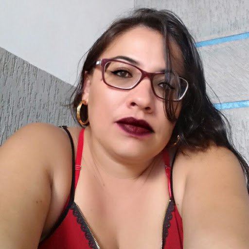 Elizabeth Moreira Photo 22