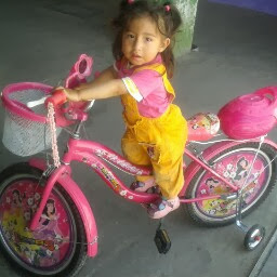 Julia Zegarra Photo 16