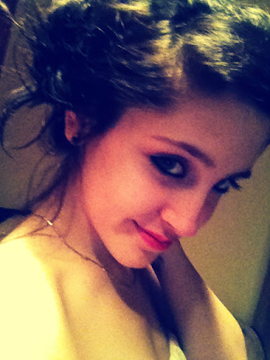 Christina Donahue Photo 19