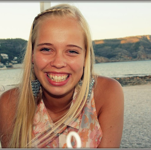 Julia Andersen Photo 26