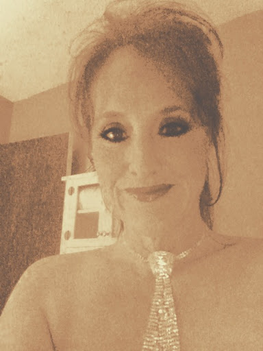 Michelle Rowe Photo 21