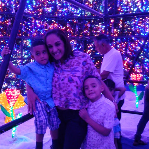 Elizabeth Ojeda Photo 14