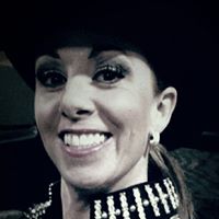 Robyn Ewing Photo 7