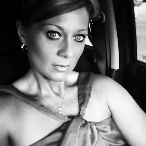 Alicia Pierce Photo 26