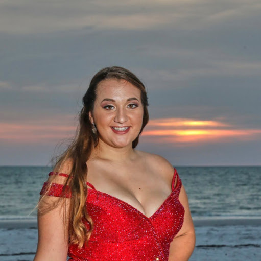 Christina Collier Photo 23