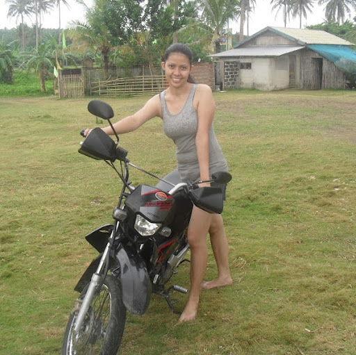 Christine Briones Photo 28