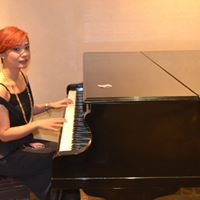 Daisy Fernandez Photo 13