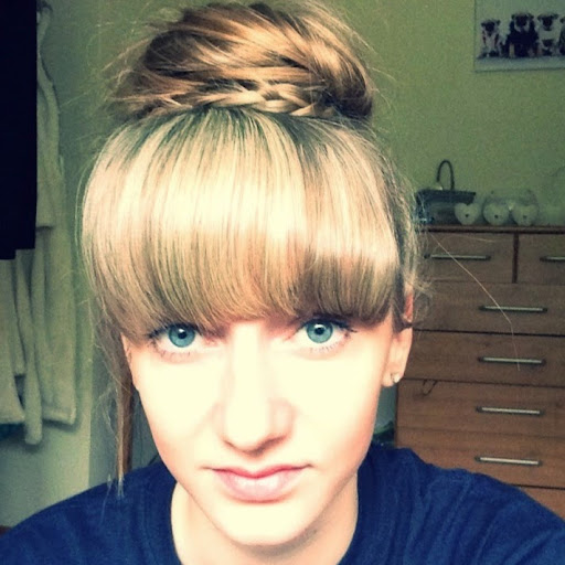 Amy Lincoln Photo 9
