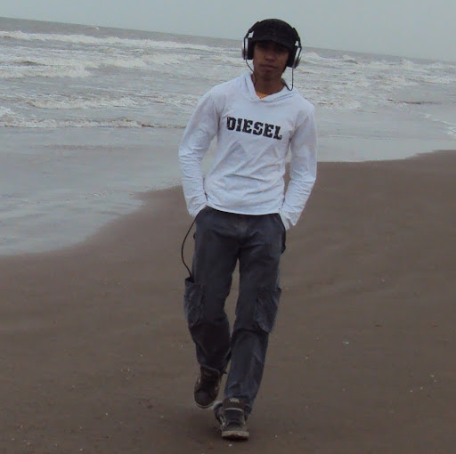 Erick Benitez Photo 9