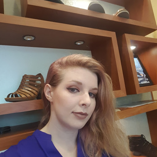 Elizabeth Minor Photo 25