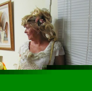 Bonnie Hamilton Photo 13