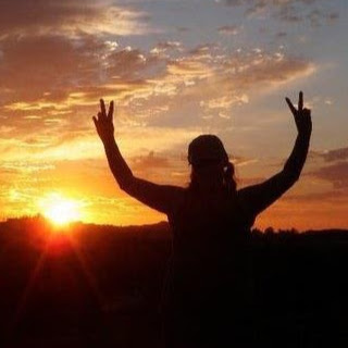 Louise Curtis Photo 17