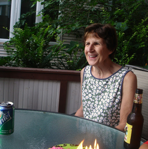 Elizabeth Michaels Photo 21