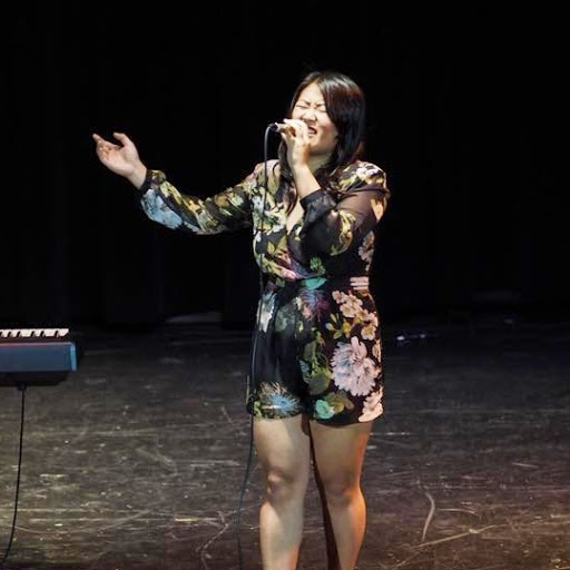 Julie Vang Photo 30