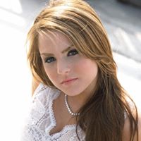 Lily Roberts Photo 13