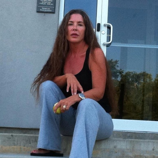 Shannon Rhodes Photo 31