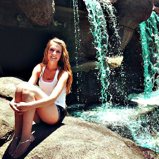 Amanda Ayotte Photo 4
