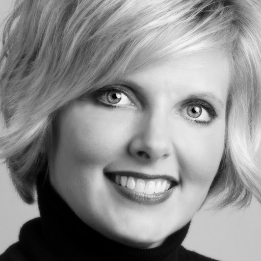Lori Moore Photo 23