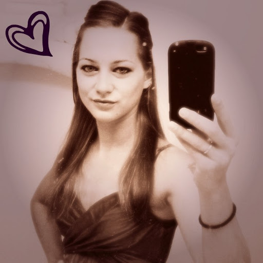 Crystal Hutchinson Photo 8
