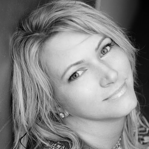 Joanna Roche Photo 6