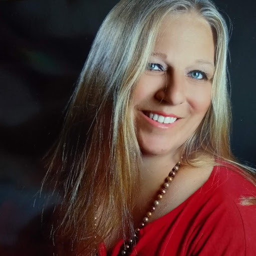 Sara Schaefer Photo 17