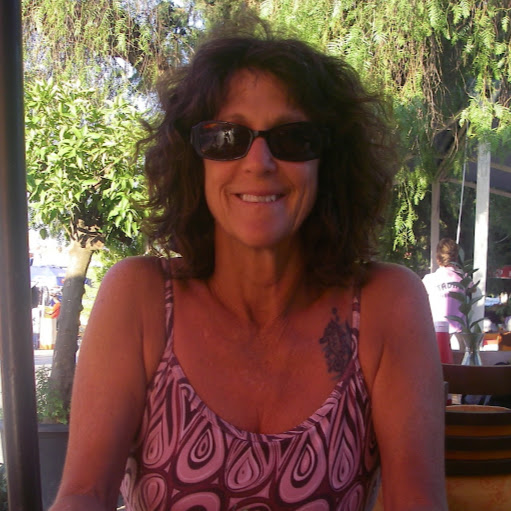 Julie Meadows Photo 30