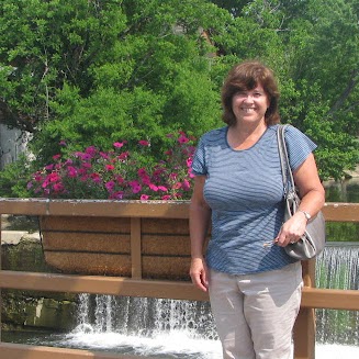 Connie Larson Photo 6