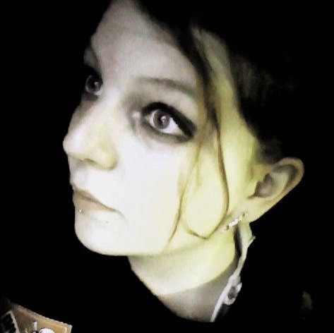 Victoria Robertson Photo 17
