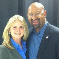 Lindsey Perry Photo 16