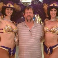 Victor Gray Photo 33