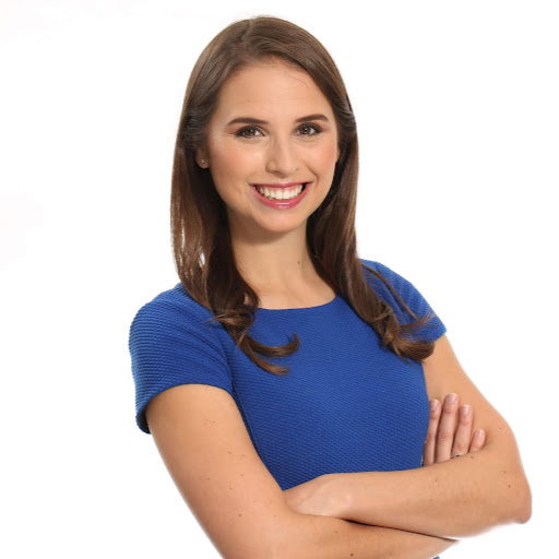 Elizabeth Schulze Photo 12