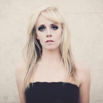 Sarah Nixon Photo 22