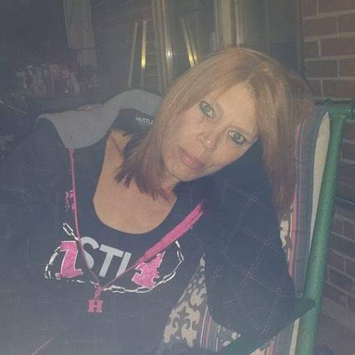 Paula Adams Photo 26
