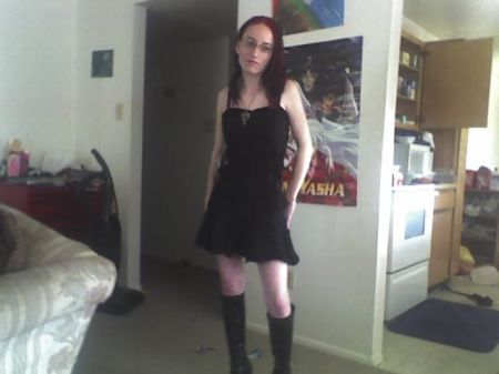 Rebekah Yates Photo 15