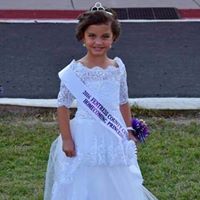 Angie Ricketts Photo 17