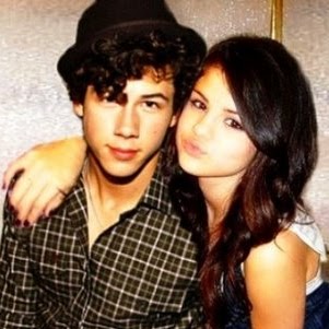 Julie Santiago Photo 31