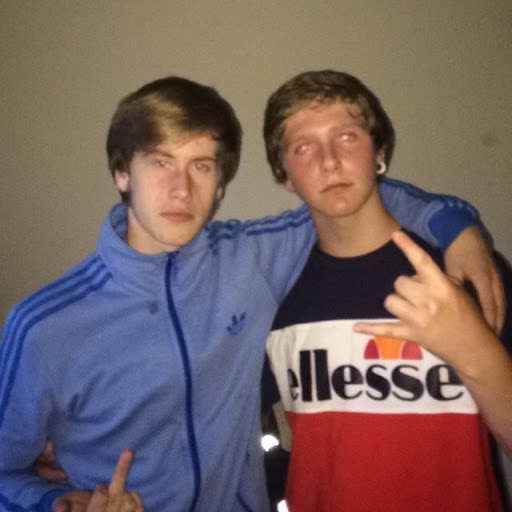 Aaron Wells Photo 40