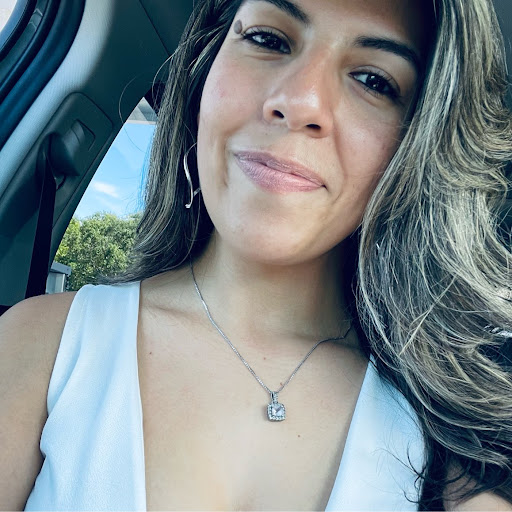 Stacy Estrada Photo 14