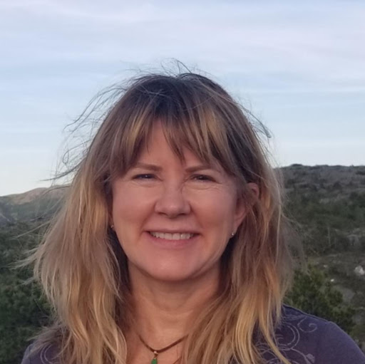 Elizabeth Lay Photo 36