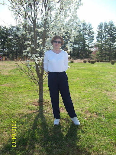 Julia Cox Photo 45